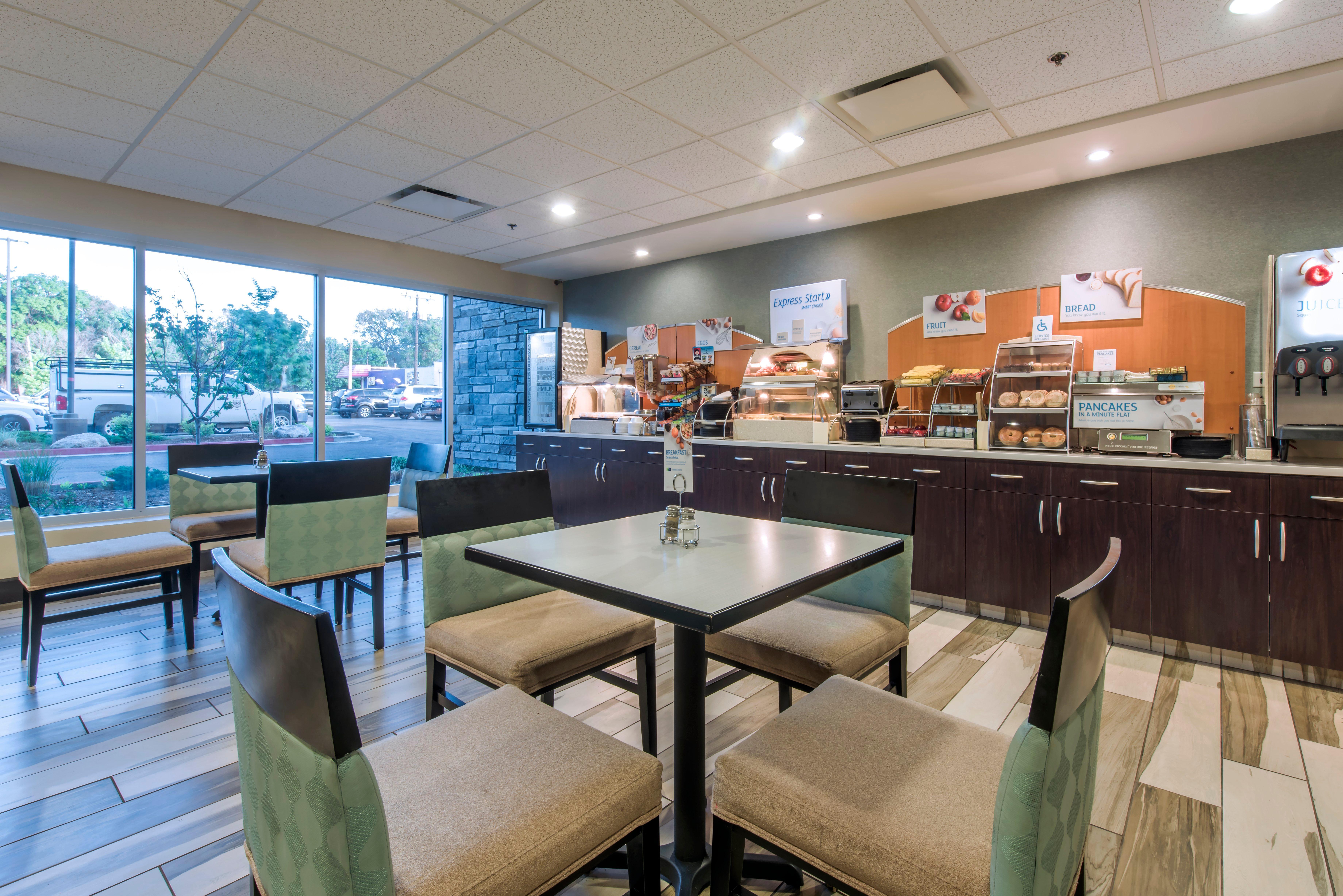 Holiday Inn Express & Suites Colorado Springs Central By Ihg Luaran gambar