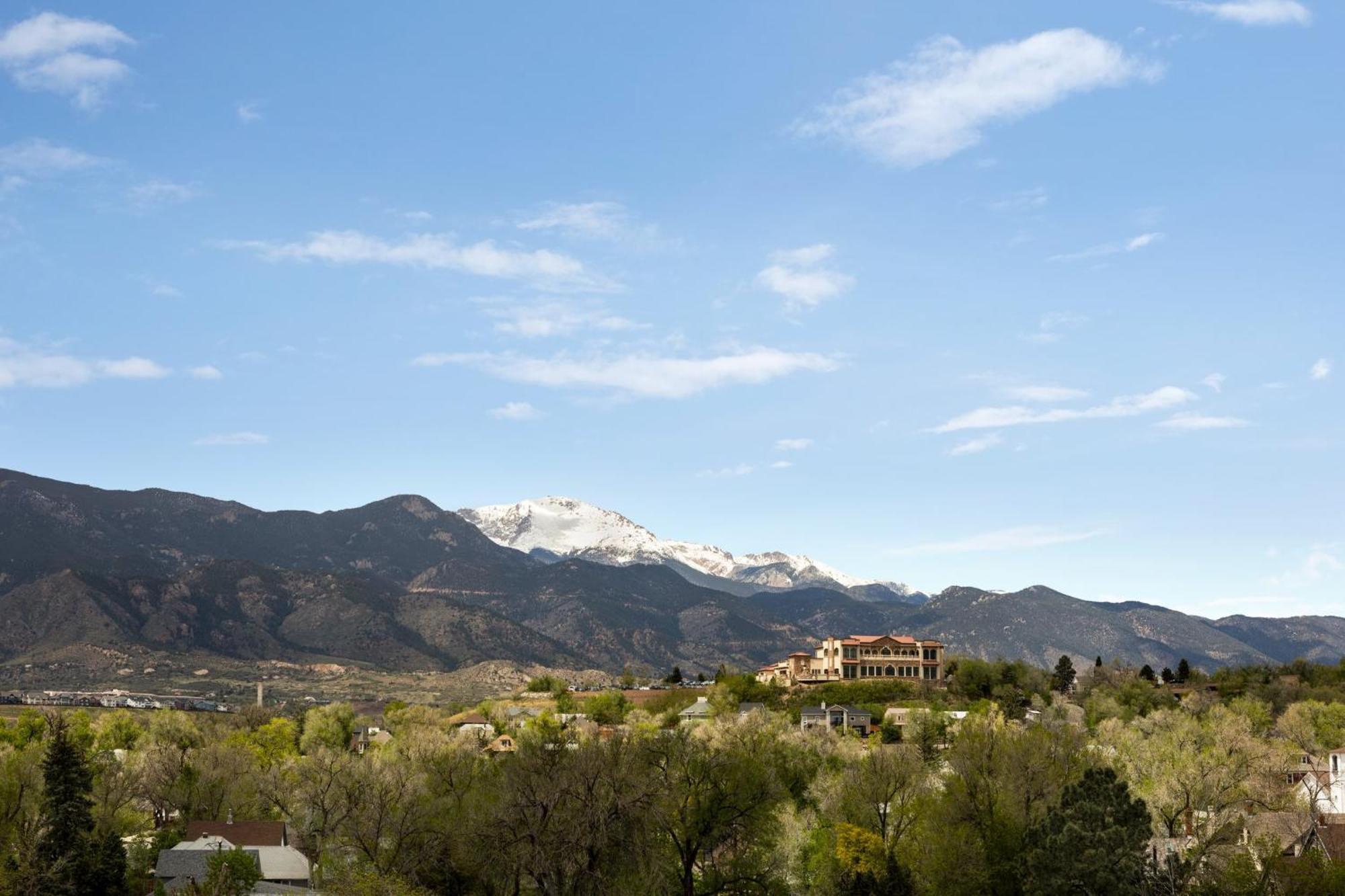 Holiday Inn Express & Suites Colorado Springs Central By Ihg Luaran gambar