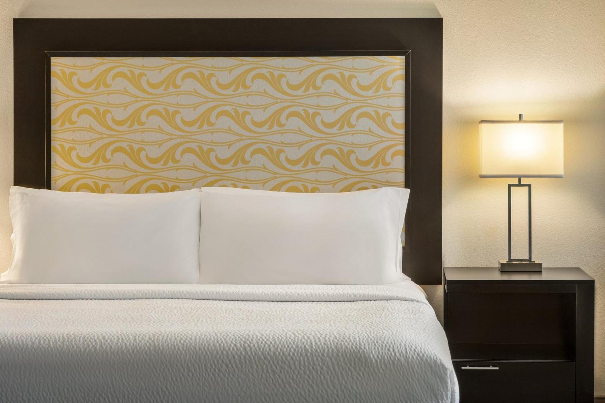 Holiday Inn Express & Suites Colorado Springs Central By Ihg Luaran gambar