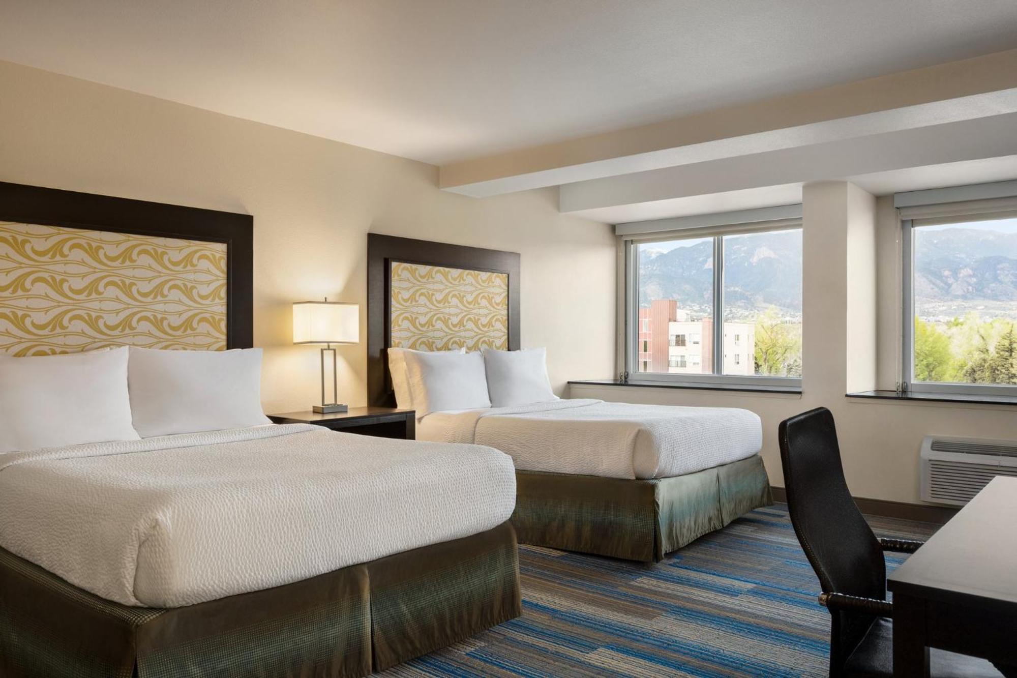 Holiday Inn Express & Suites Colorado Springs Central By Ihg Luaran gambar